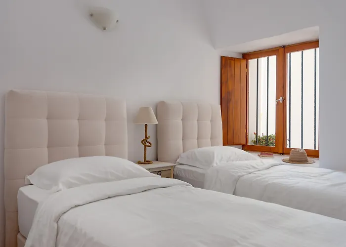 Aenaon Estate 1896 By K&k 3*